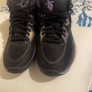 Nike Black and White Athletic Shoes with Padded Ankle Support